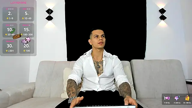 Snapshot of Aron_Dark chatting on November 22, 2025, 11:47 pm Aron Dark online show from November 22, 2025, 11:47 pm