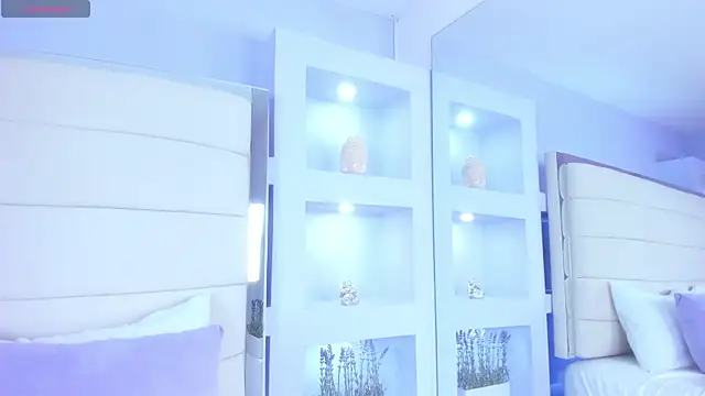 Nicolee20 online show from December 28, 2024, 12:35 pm