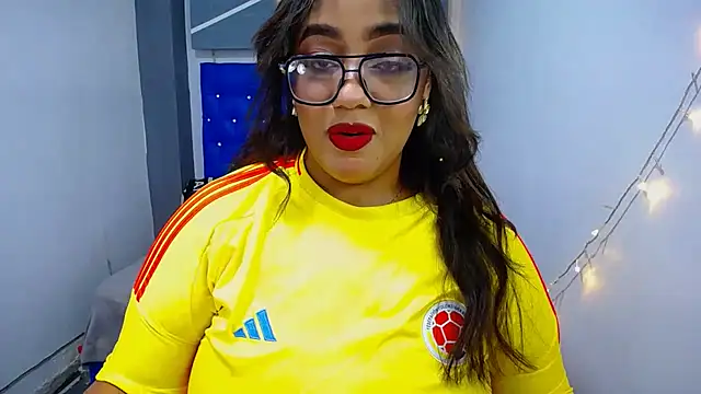 Snapshot of Mady_Kolemam chatting on October 14, 2025, 9:58 pm Mady Kolemam online show from October 14, 2025, 9:58 pm