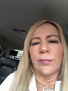 Snapshot of LARIANA_RIVERA23 chatting on April 23, 2026, 2:08 pm LARIANA RIVERA23 online show from April 23, 2026, 2:08 pm