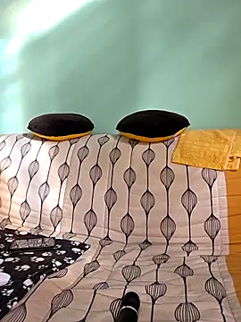 SpiceLea online show from December 3, 2025, 1:43 pm