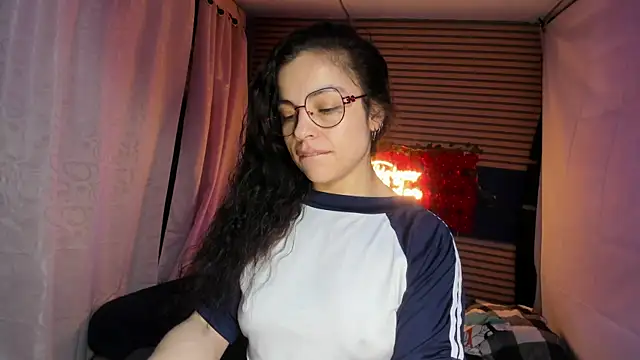 Snapshot of rosse_2504 chatting on January 18, 2026, 9:35 am rosse 2504 online show from January 18, 2026, 9:35 am