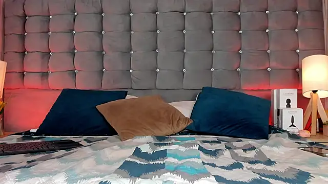 Snapshot of Poacahontasfg chatting on October 24, 2025, 4:00 am Poacahontasfg online show from October 24, 2025, 4:00 am