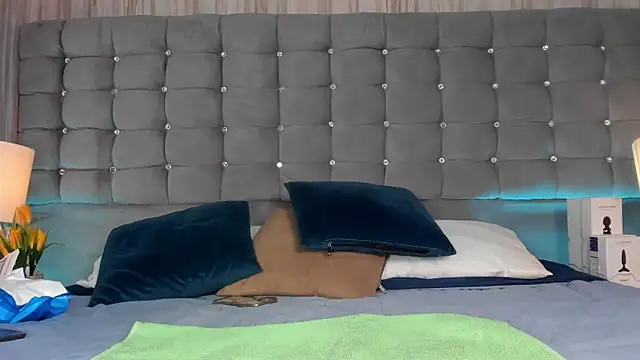 Snapshot of Poacahontasfg chatting on November 5, 2025, 4:04 am Poacahontasfg online show from November 5, 2025, 4:04 am