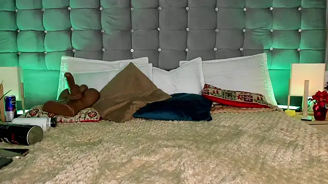 Snapshot of Poacahontasfg chatting on January 19, 2026, 4:05 am Poacahontasfg online show from January 19, 2026, 4:05 am