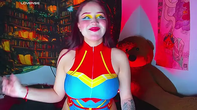 LailaCatt online show from December 22, 2025, 7:19 am