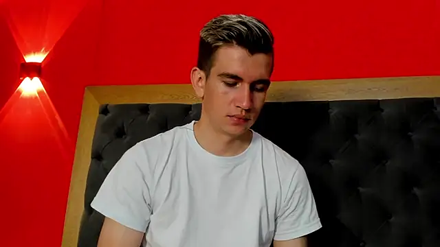 MikaelSlow online show from February 6, 2026, 12:28 am