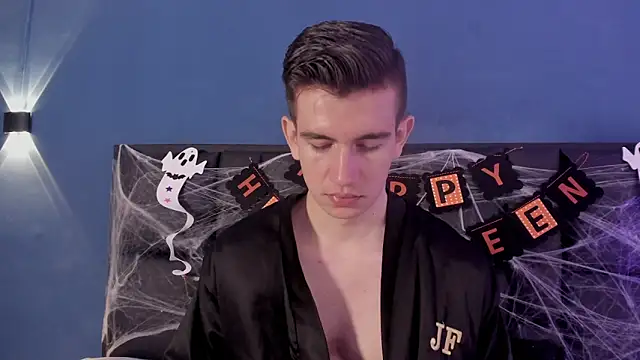 MikaelSlow online show from October 29, 2025, 4:11 am