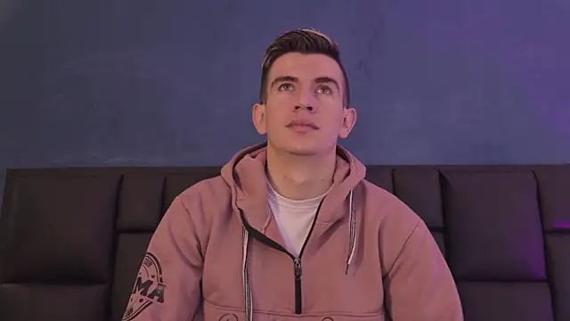 MikaelSlow online show from March 11, 2026, 4:17 am