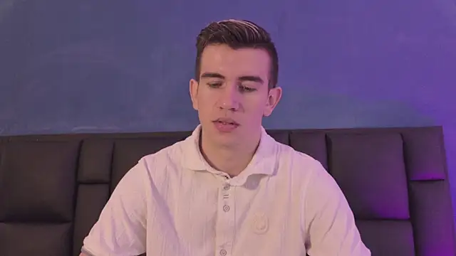 MikaelSlow online show from March 25, 2026, 4:23 am