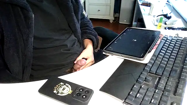 big-pig online show from November 23, 2025, 8:02 am