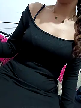 Fatina111 online show from February 4, 2026, 4:02 pm