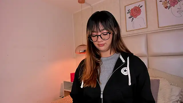 Snapshot of Aily_Yozuko chatting on December 17, 2025, 2:27 am Aily Yozuko online show from December 17, 2025, 2:27 am