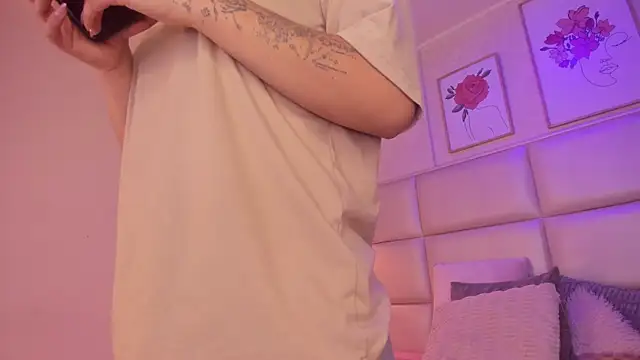 Snapshot of Aily_Yozuko chatting on February 14, 2026, 2:45 am Aily Yozuko online show from February 14, 2026, 2:45 am