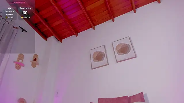 Mia 222 online show from December 17, 2025, 10:31 am