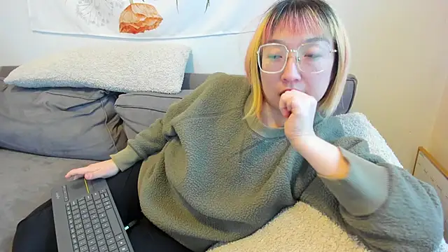 Snapshot of luxgray chatting on February 8, 2025, 9:25 pm luxgray online show from February 8, 2025, 9:25 pm