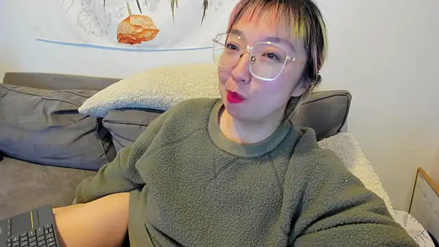 Snapshot of luxgray chatting on February 9, 2025, 4:04 am luxgray online show from February 9, 2025, 4:04 am