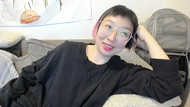 Snapshot of luxgray chatting on December 20, 2025, 11:07 pm luxgray online show from December 20, 2025, 11:07 pm