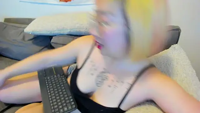 Snapshot of luxgray chatting on January 25, 2025, 2:58 am luxgray online show from January 25, 2025, 2:58 am