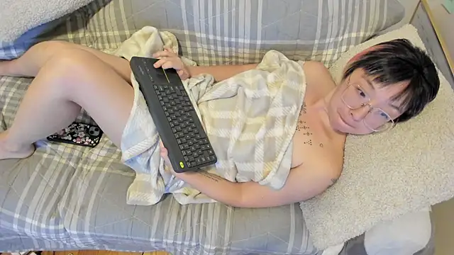 Snapshot of luxgray chatting on October 16, 2025, 11:46 pm luxgray online show from October 16, 2025, 11:46 pm