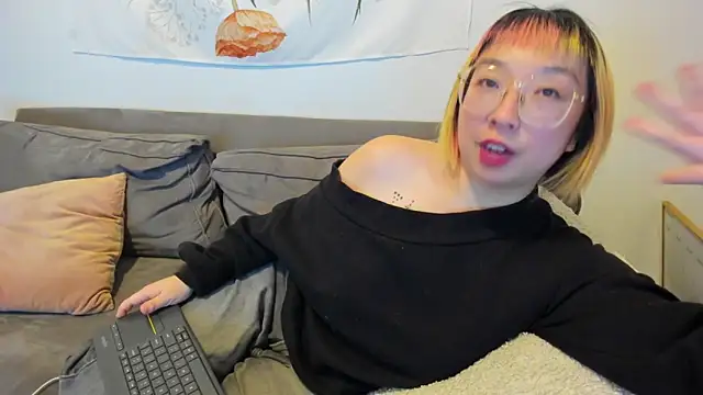 Snapshot of luxgray chatting on January 18, 2025, 6:24 am luxgray online show from January 18, 2025, 6:24 am