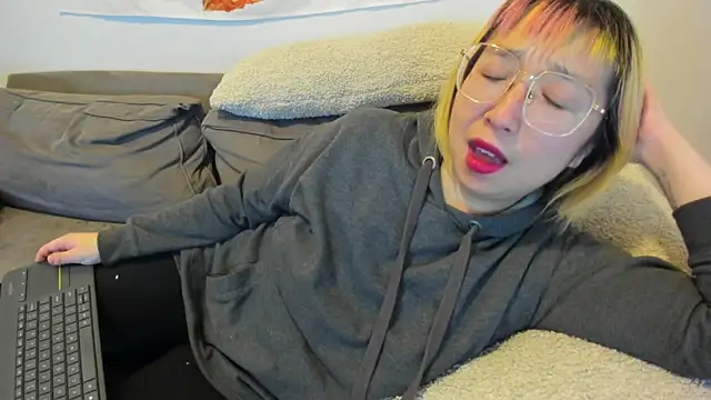 Snapshot of luxgray chatting on January 21, 2025, 1:29 am luxgray online show from January 21, 2025, 1:29 am