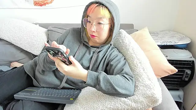 Snapshot of luxgray chatting on December 19, 2024, 5:50 pm luxgray online show from December 19, 2024, 5:50 pm