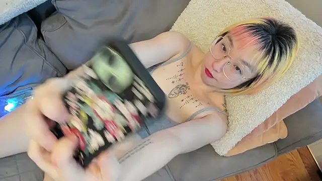 Snapshot of luxgray chatting on December 26, 2024, 9:37 pm luxgray online show from December 26, 2024, 9:37 pm