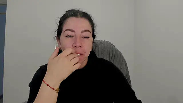 Snapshot of Im_coco chatting on November 6, 2025, 12:42 pm Im coco online show from November 6, 2025, 12:42 pm