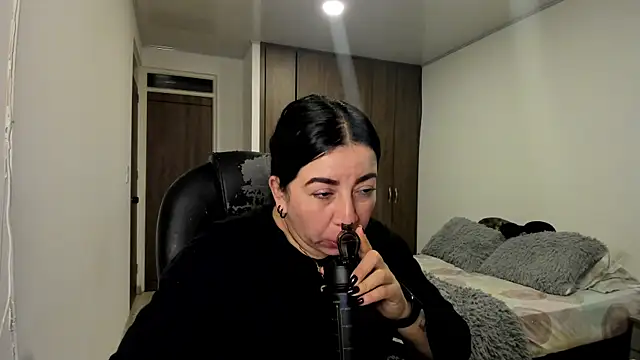 Snapshot of Im_coco chatting on February 27, 2026, 12:33 am Im coco online show from February 27, 2026, 12:33 am