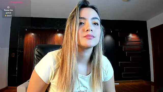 IsabellaaJoness online show from February 4, 2026, 12:44 pm