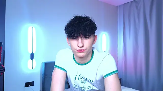 Snapshot of AmondCor chatting on October 7, 2025, 2:12 am AmondCor online show from October 7, 2025, 2:12 am