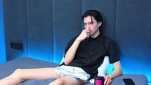 Snapshot of AmondCor chatting on February 25, 2025, 12:49 pm AmondCor online show from February 25, 2025, 12:49 pm