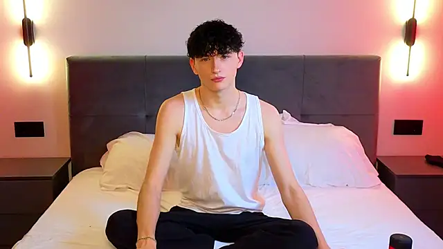 Snapshot of AmondCor chatting on September 24, 2025, 1:06 pm AmondCor online show from September 24, 2025, 1:06 pm