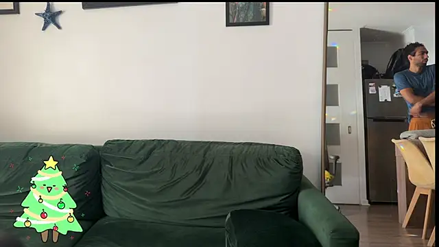 Redfloweer1 online show from December 5, 2025, 12:04 pm