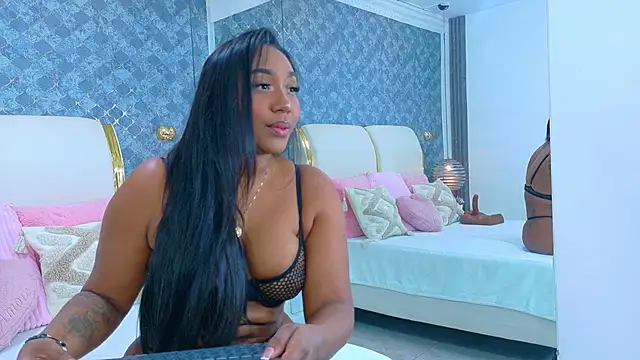 NaiomyLanes online show from April 16, 2026, 1:23 pm