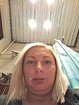 cutecatXXX online show from April 18, 2026, 9:48 pm