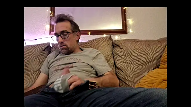 Snapshot of bibananaman chatting on February 7, 2025, 6:24 am bibananaman online show from February 7, 2025, 6:24 am