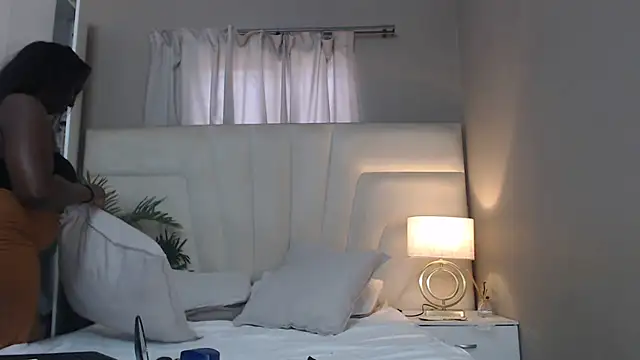 naughtyblackdolie online show from April 3, 2026, 10:11 am