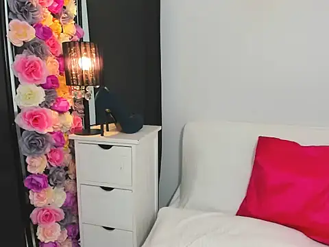 CrystalHotty online show from May 28, 2026, 3:07 pm