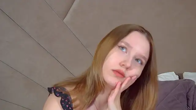 LiliLinn online show from July 18, 2026, 4:32 am