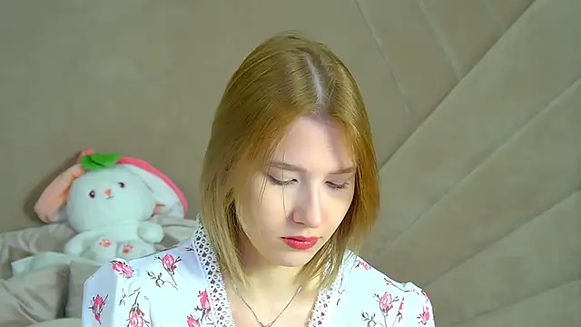 LiliLinn online show from September 17, 2025, 4:14 am