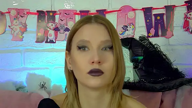 LiliLinn online show from October 31, 2025, 4:20 am