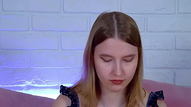 LiliLinn online show from June 18, 2026, 9:14 am