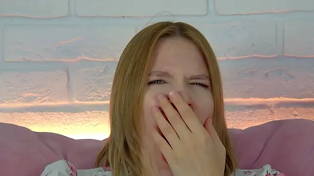 LiliLinn online show from September 29, 2025, 4:52 am