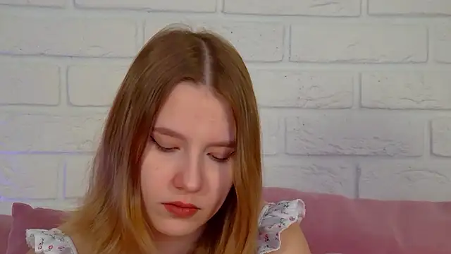 LiliLinn online show from June 27, 2026, 4:29 am