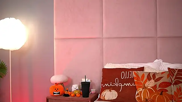 AlmaLuv online show from November 4, 2025, 4:49 am