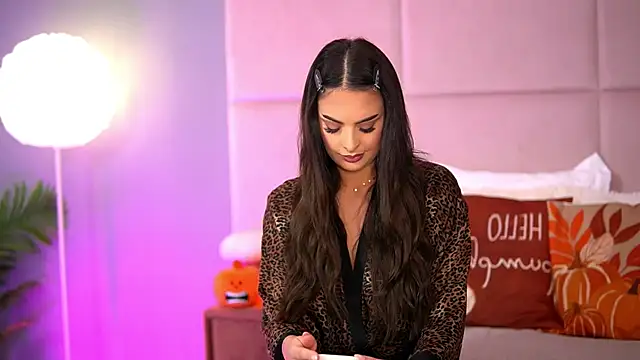 AlmaLuv online show from October 19, 2025, 3:53 am