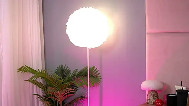 AlmaLuv online show from February 19, 2026, 4:42 am