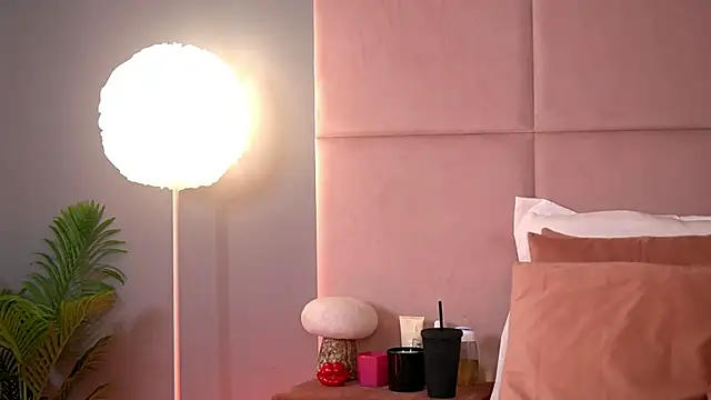 AlmaLuv online show from April 15, 2026, 4:07 am